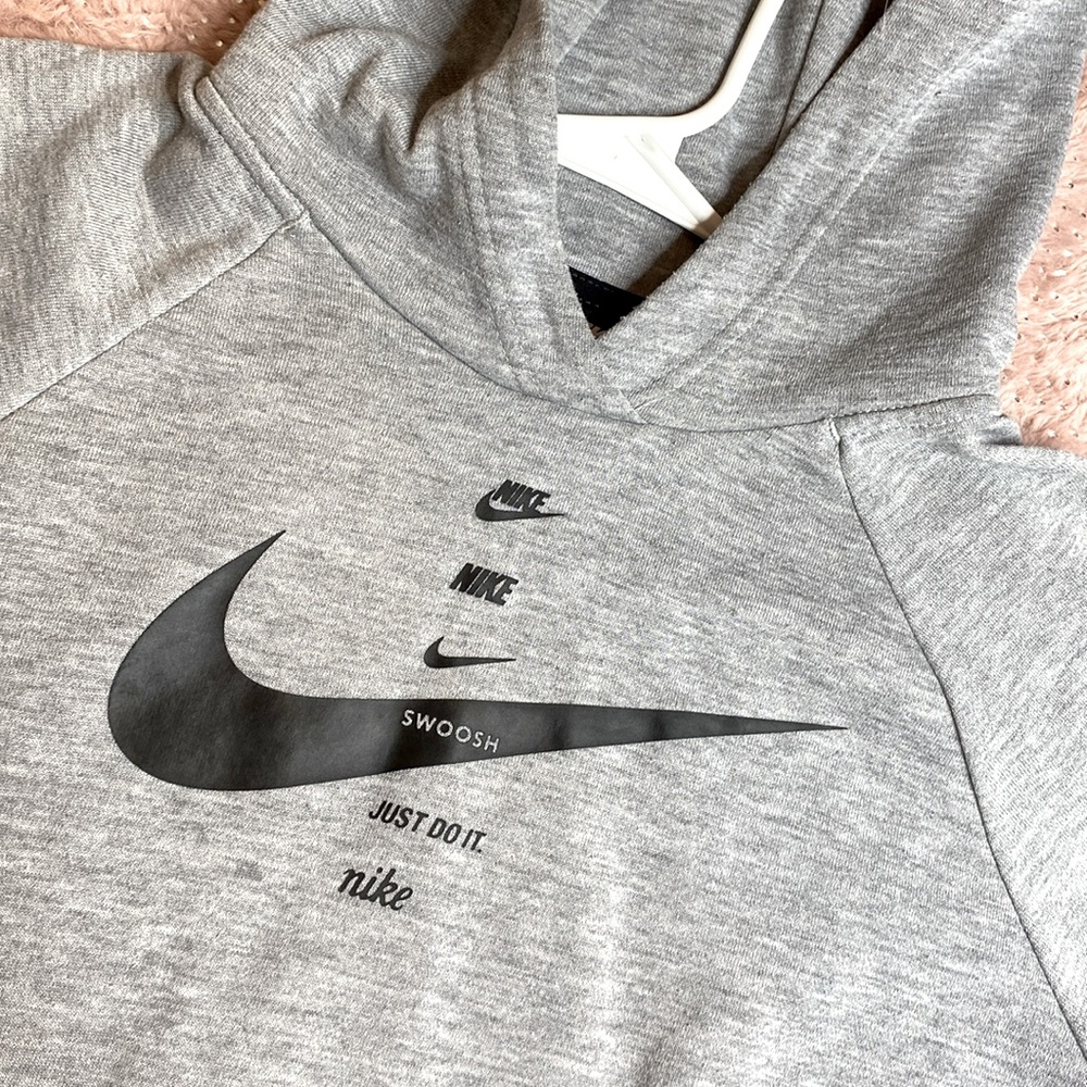 Nike swoosh women’s adult small hoodie casual wear easy in trend